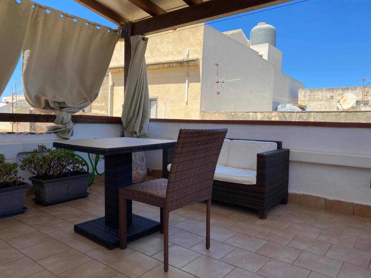 Mansarda Con Terrazzo Apartment Trapani Bagian luar foto